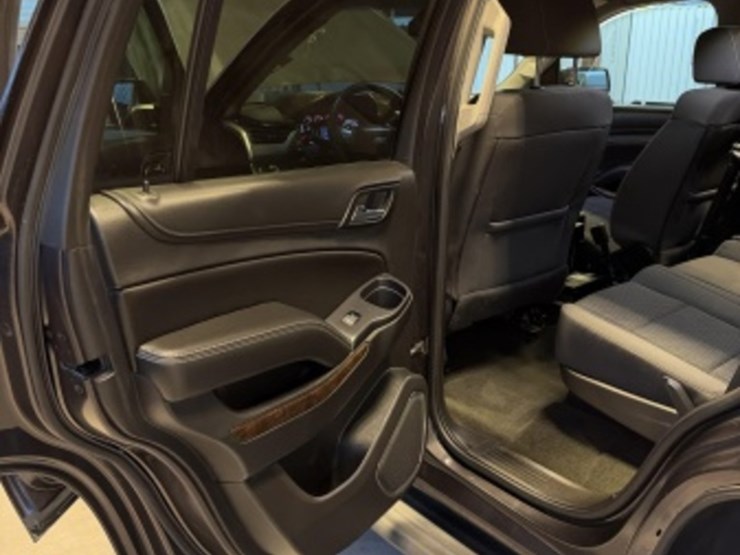 2017-chevrolet-tahoe-image-27