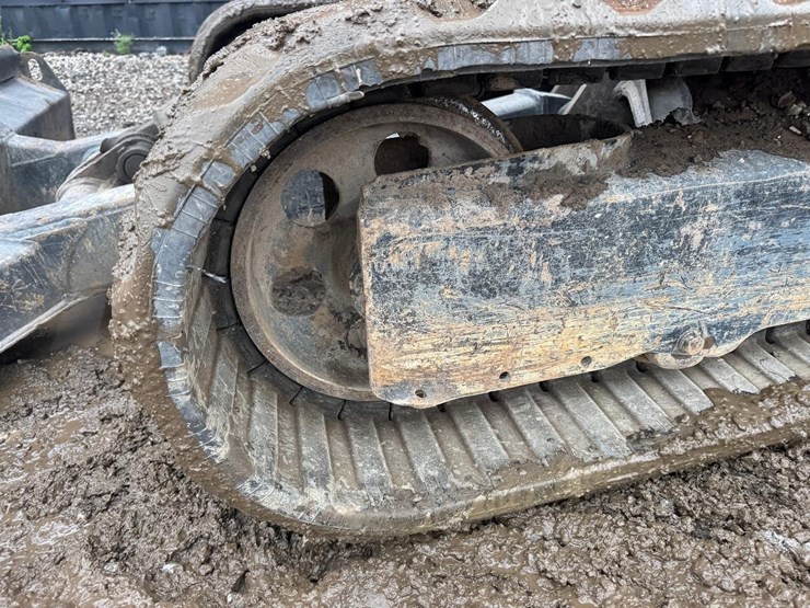 2016-takeuchi-tb260-image-17