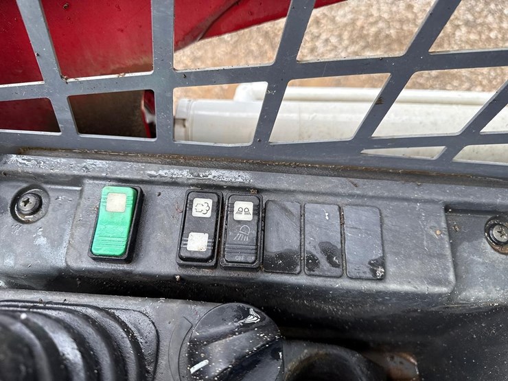2020-takeuchi-tl8-image-25