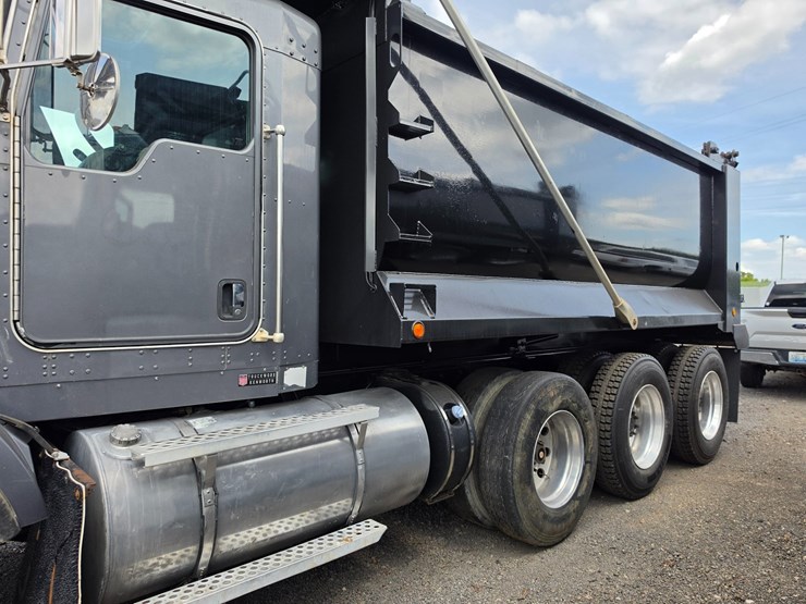 2013-kenworth-t800-image-12