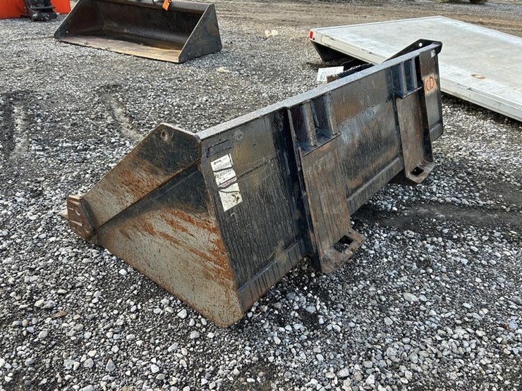 76”-skid-steer-tooth-bucket-image-2