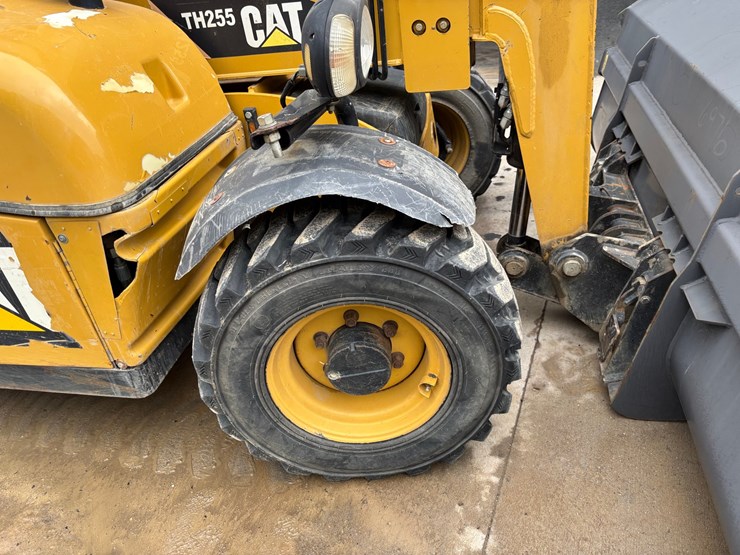 caterpillar-th255-image-13
