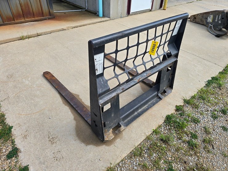 #9681-•-bobcat-48"-pallet-forks-image-2