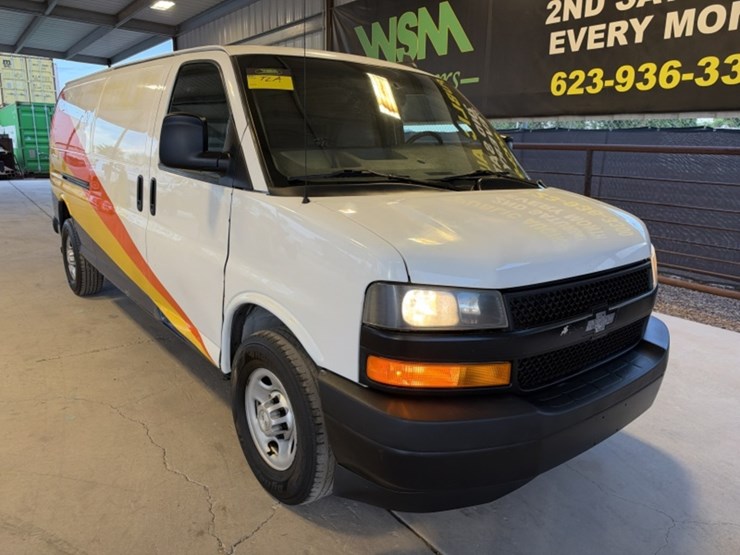 2018-chevrolet-express-2500-image-2