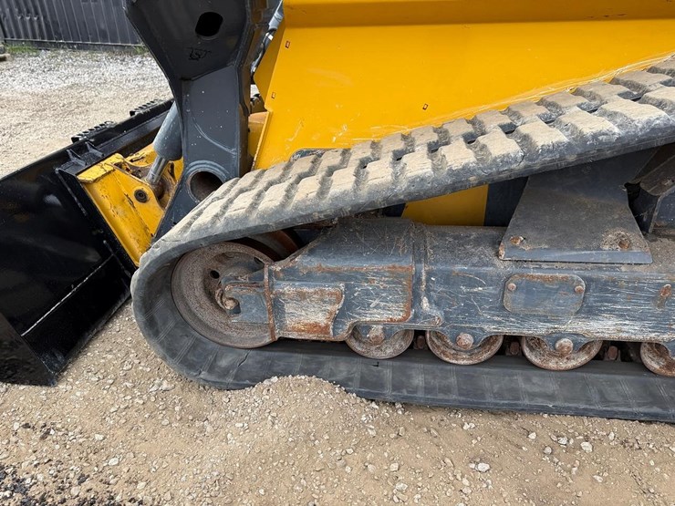 2024-deere-331g-image-18