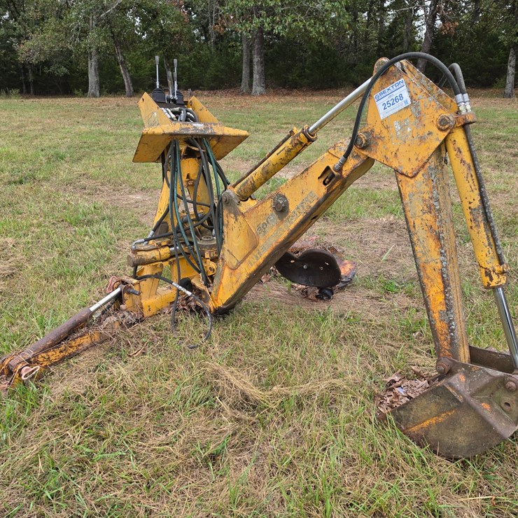 #25268 • International 3082 Series A Back Hoe Attachment