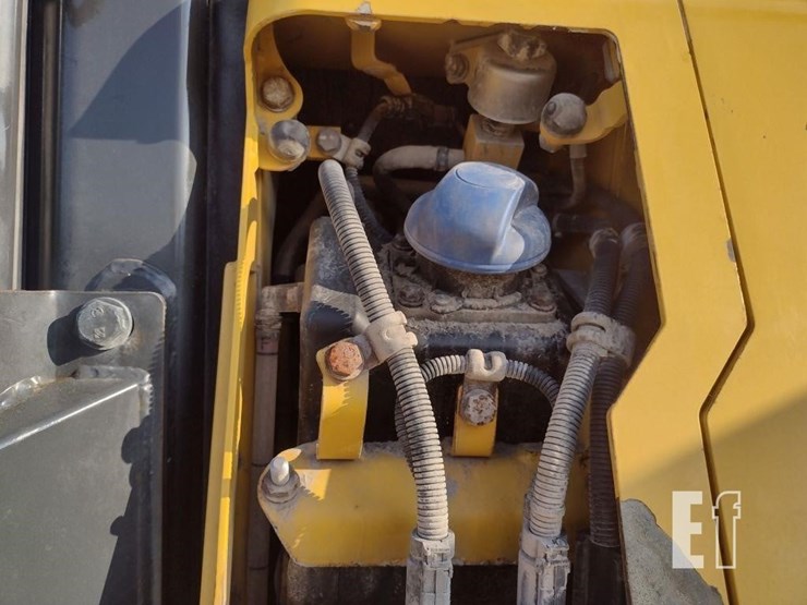 komatsu-d51pxi-24-image-23
