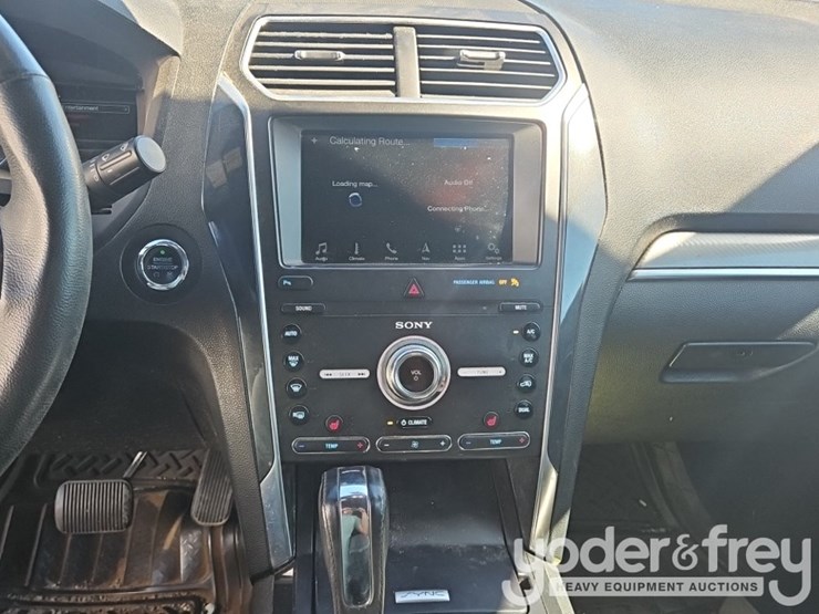 2019-ford-explorer-image-18