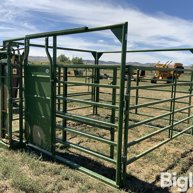 Powder River Calving Pen W/Self Catch Head Catch