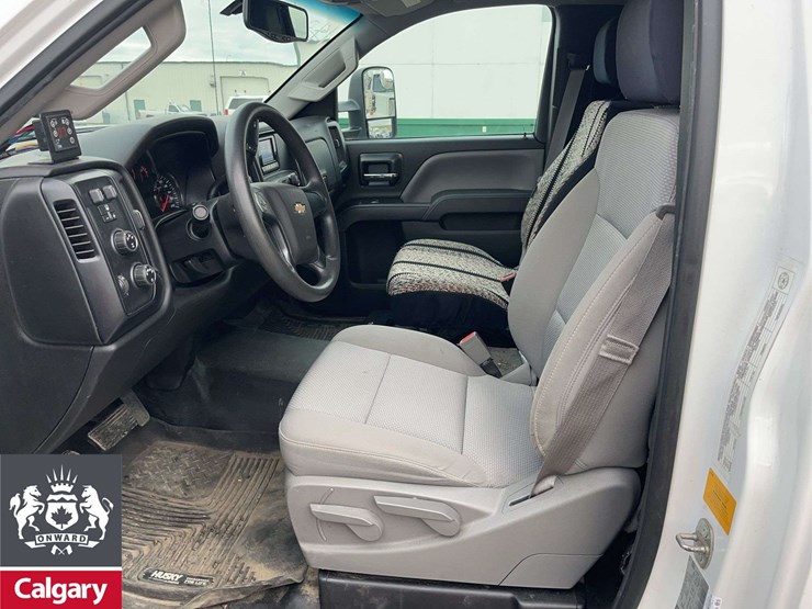 2015-chevrolet-silverado-2500hd-image-13