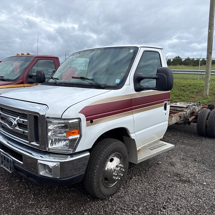 2008 FORD E450