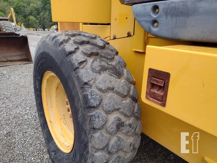2006-deere-444j-image-29