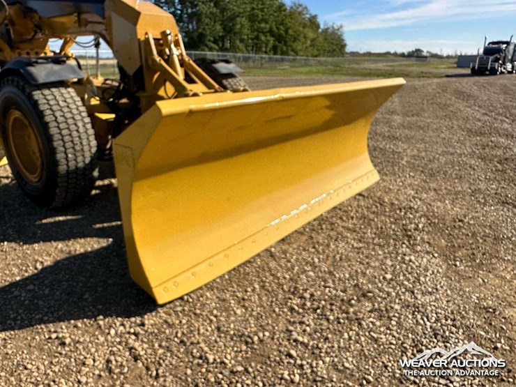 caterpillar-140m-image-39