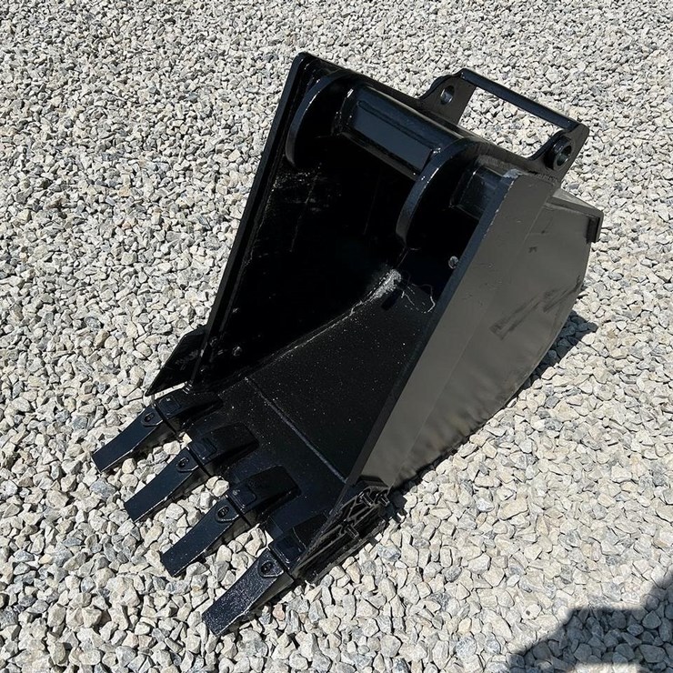 18" X-Change Bucket For A Bobcat Excavator