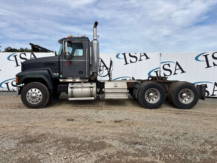 2004-mack-ch613-image-2
