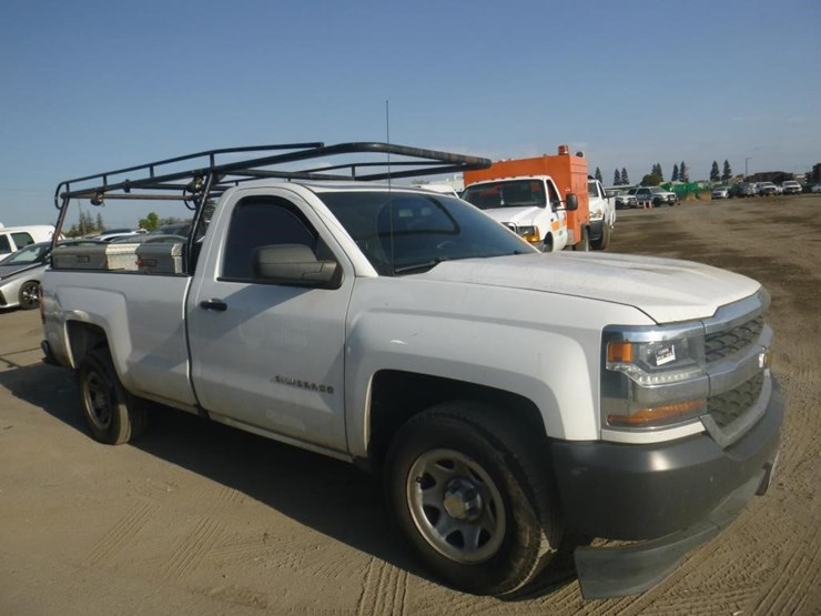 2018-chevrolet-1500-image-2