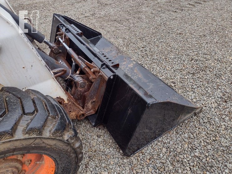 2009-bobcat-s300-image-19