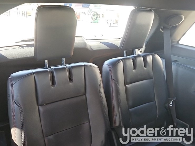 2019-ford-explorer-image-37