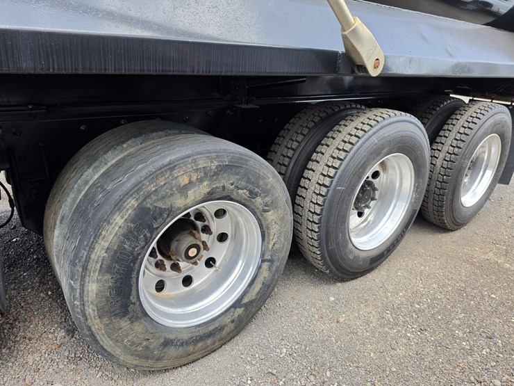 2013-kenworth-t800-image-13