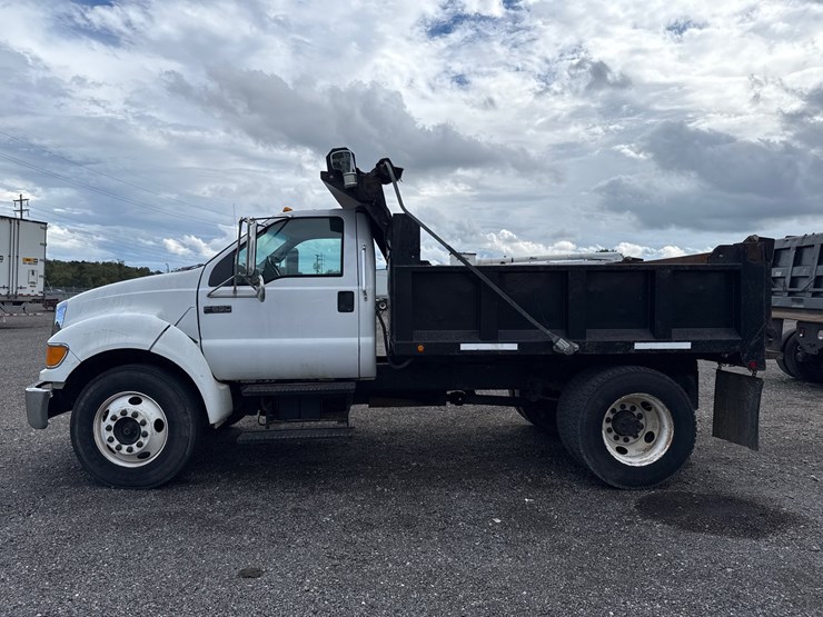 2005-ford-f650-image-10