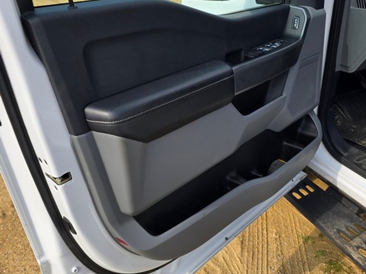2023-ford-f350-xlt-image-21