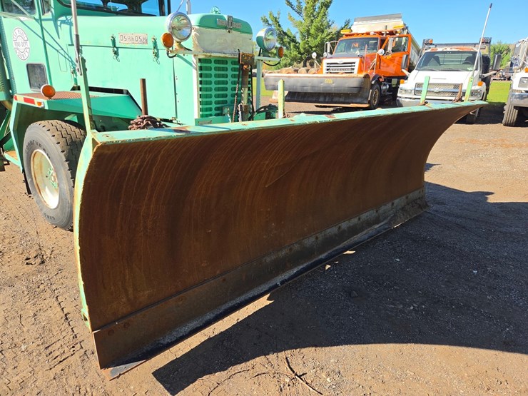 #3410-•-1974-oshkosh-p2025-1e1-plow-truck-image-9