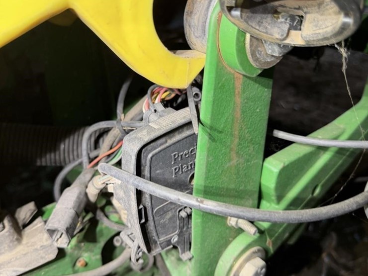 2013-john-deere-db60-image-19