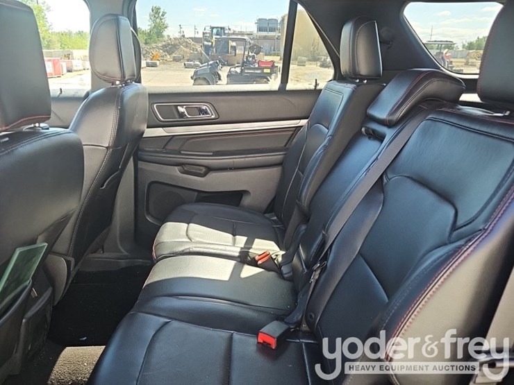2019-ford-explorer-image-25