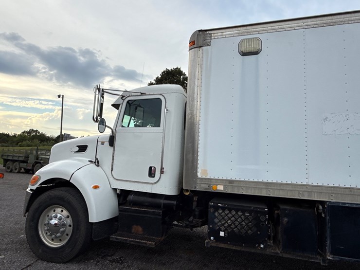 2007-peterbilt-340-image-14