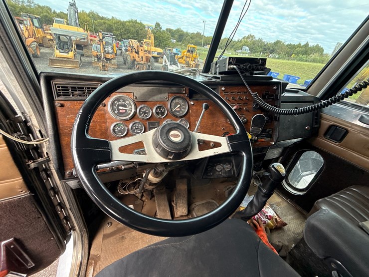1997-peterbilt-378-image-16