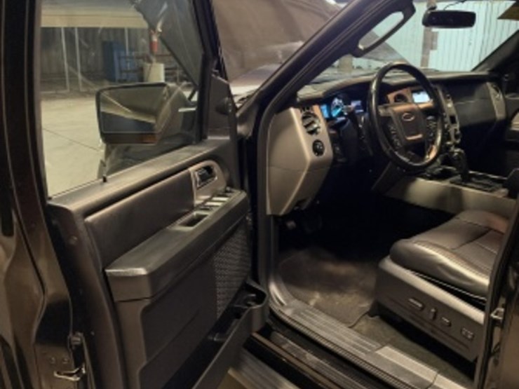 2016-ford-expedition-image-24