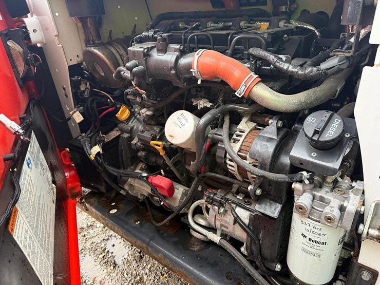 2022-bobcat-s740-image-14