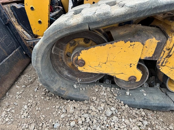 2021-caterpillar-299d3-image-14