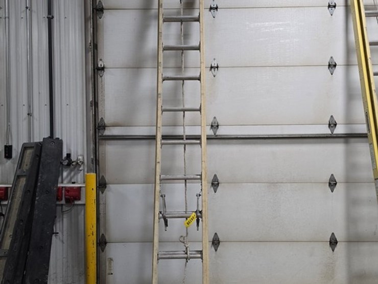 #9739-•-louisville-24'-extension-ladder-image-2