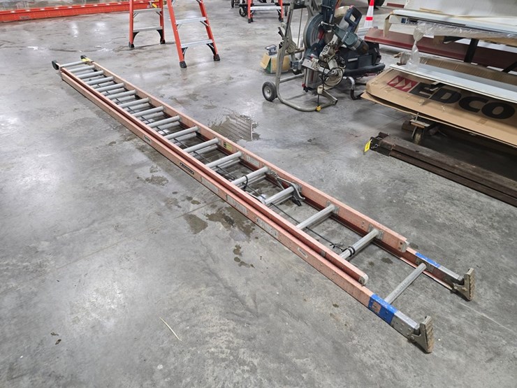 #9736-•-louisville-32'-extension-ladder-image-3