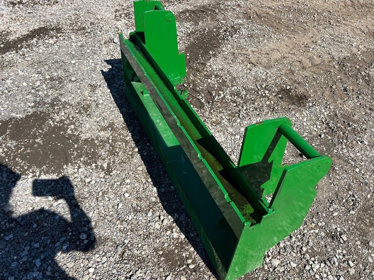 john-deere-240-image-1