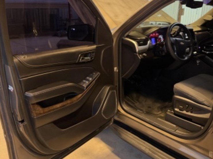 2016-chevrolet-tahoe-image-24