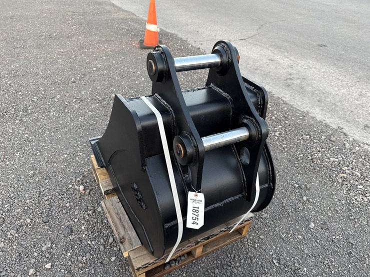 #2002-•-tag-24"-excavator-bucket-image-3
