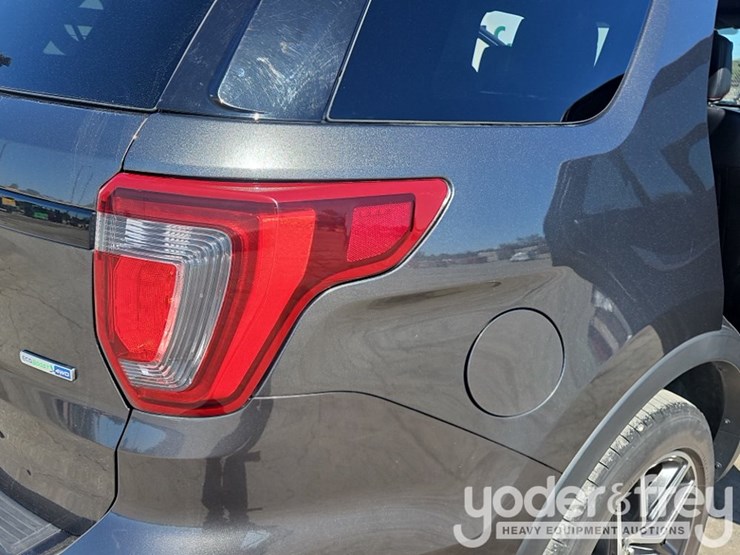 2019-ford-explorer-image-34
