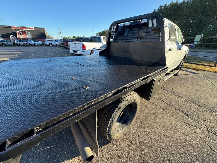 2020-dodge-3500-image-21