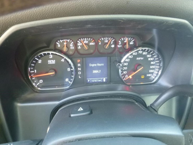 2018-chevrolet-1500-image-12