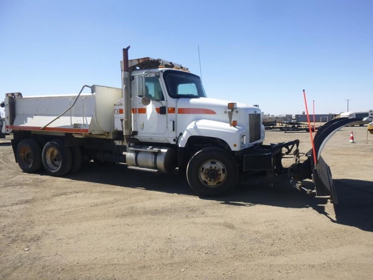 2008-international-df557-t/a-dump-truck-image-3