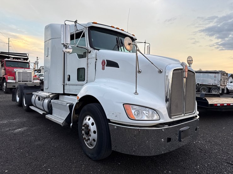 2013-kenworth-t660-image-3