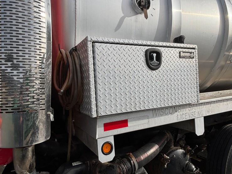 #1203-•-2004-mack-cv713-vacuum-pump-truck-(has-wi-title)-image-33