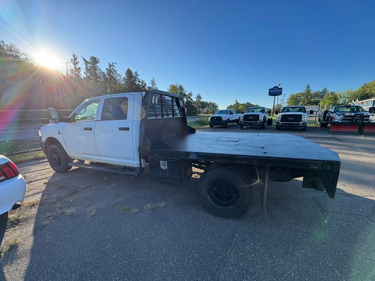 2020-dodge-3500-image-2