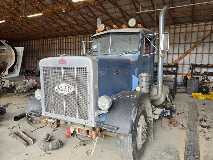 #25275-•-1980-peterbilt-359-day-cab-truck-image-1