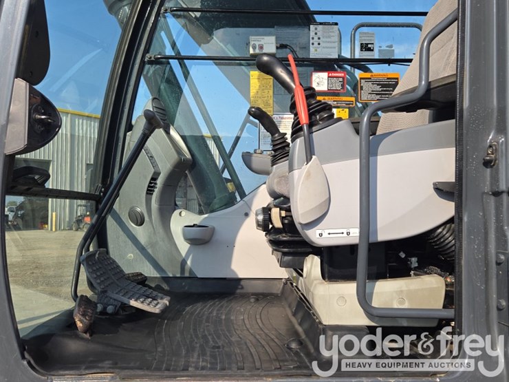 2019-deere-210g-lc-image-72