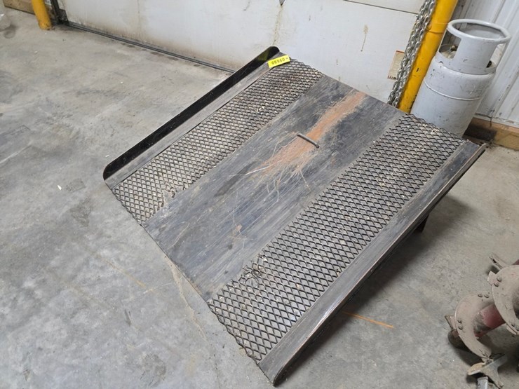 #9690-•-4'x4'-dock-plate-image-1
