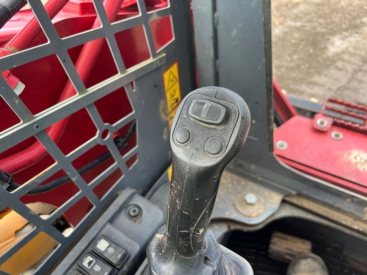 2020-takeuchi-tl8-image-22