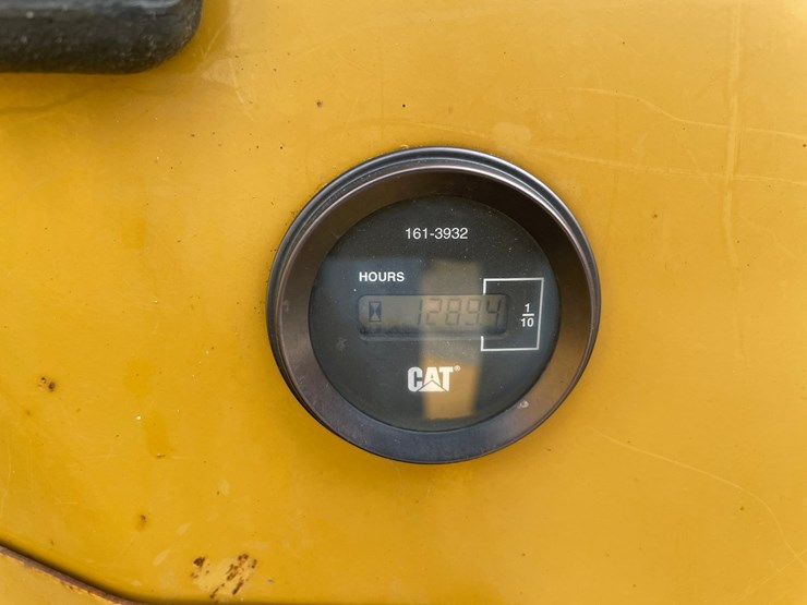 2005-caterpillar-d3g-xl-image-37